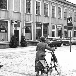 Instagraminlägg: Imorgon torsdag 29/10 firar vi Tyglagrets 60-år!! Kl 11-19 har vi fina erbjudanden i butiken, och kl 16-19 bjuder vi på…