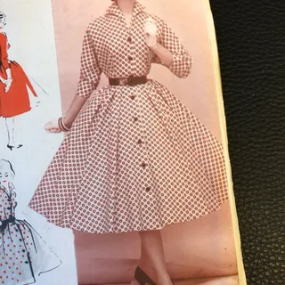 Instagraminlägg: Vill du vara modell för en dag? På torsdag den 29/10 firar Tyglagret 60 år! Om du har något plagg som du sytt av ett tyg…