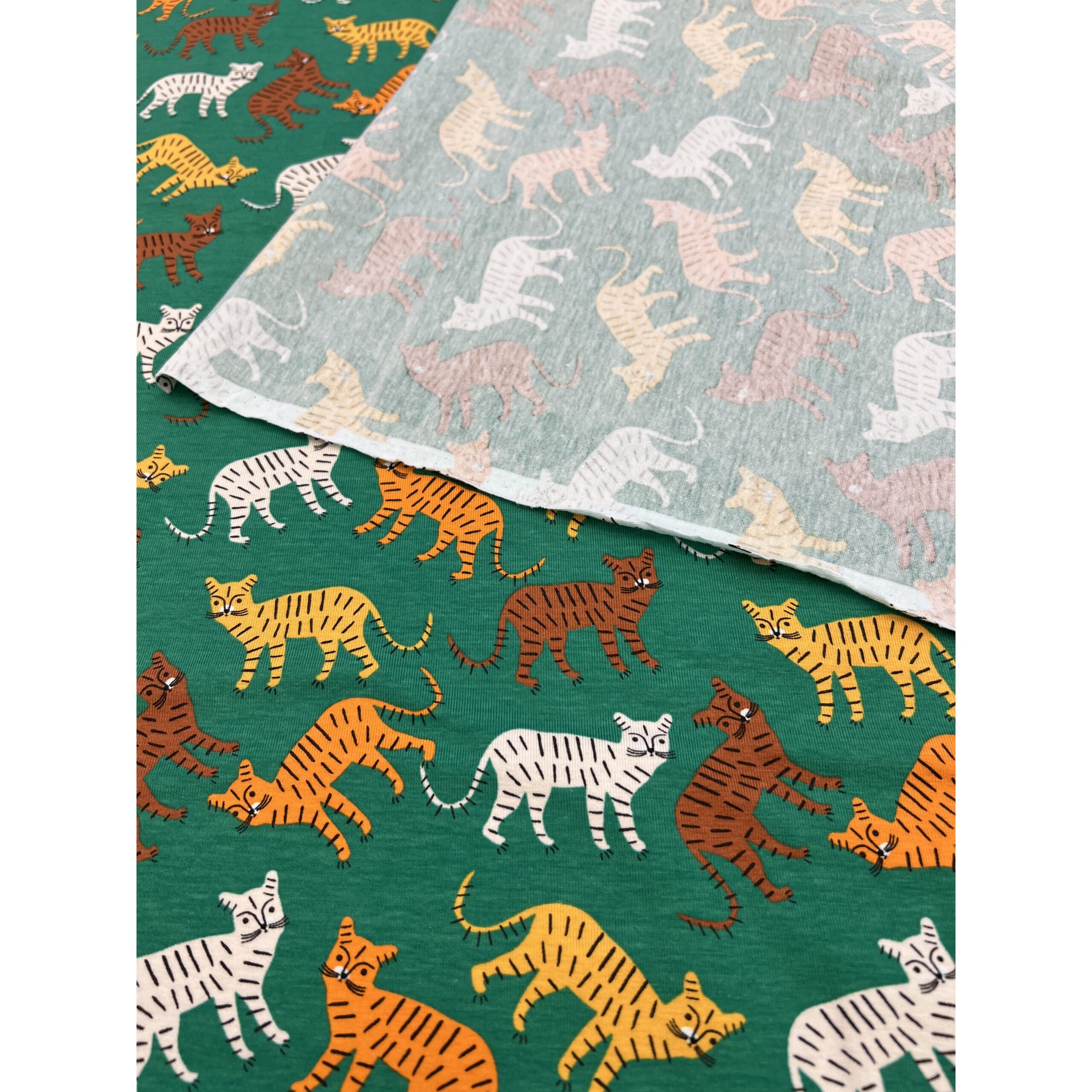 Mönstrad bomullstrikå - Tigrar grön botten - Bild 3