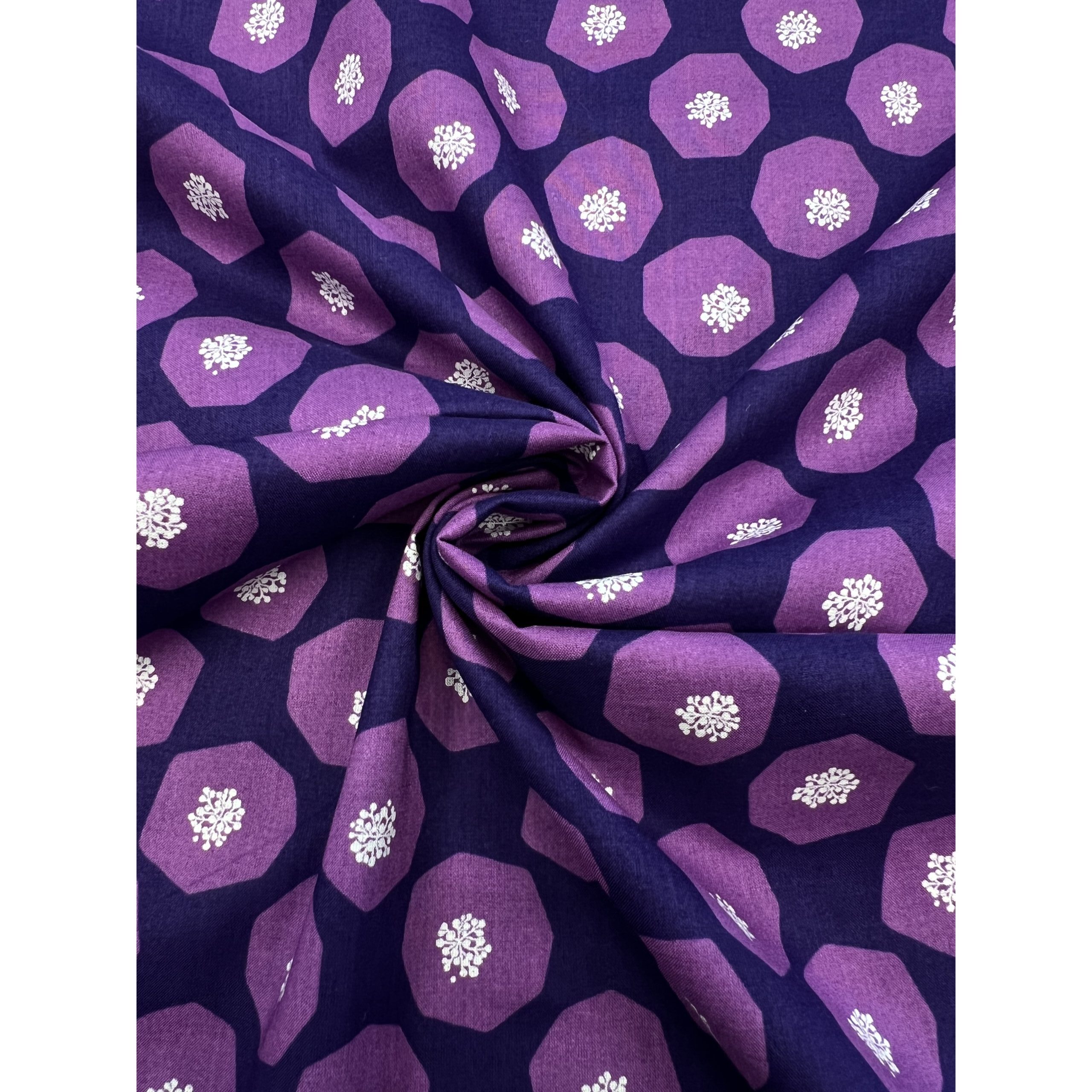 Mönstrat bomullstyg 110cm br. - KOKKA färg lila