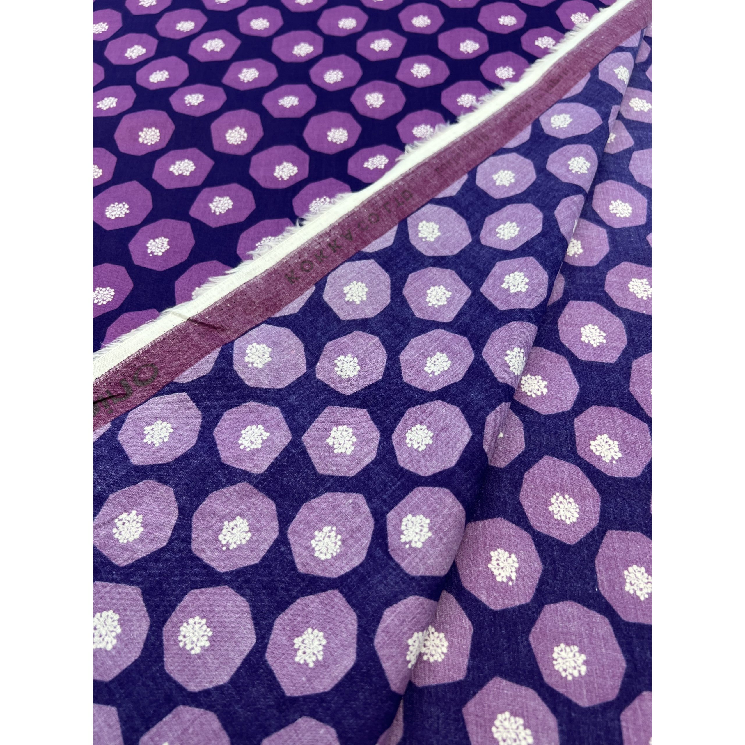 Mönstrat bomullstyg 110cm br. - KOKKA färg lila - Bild 4