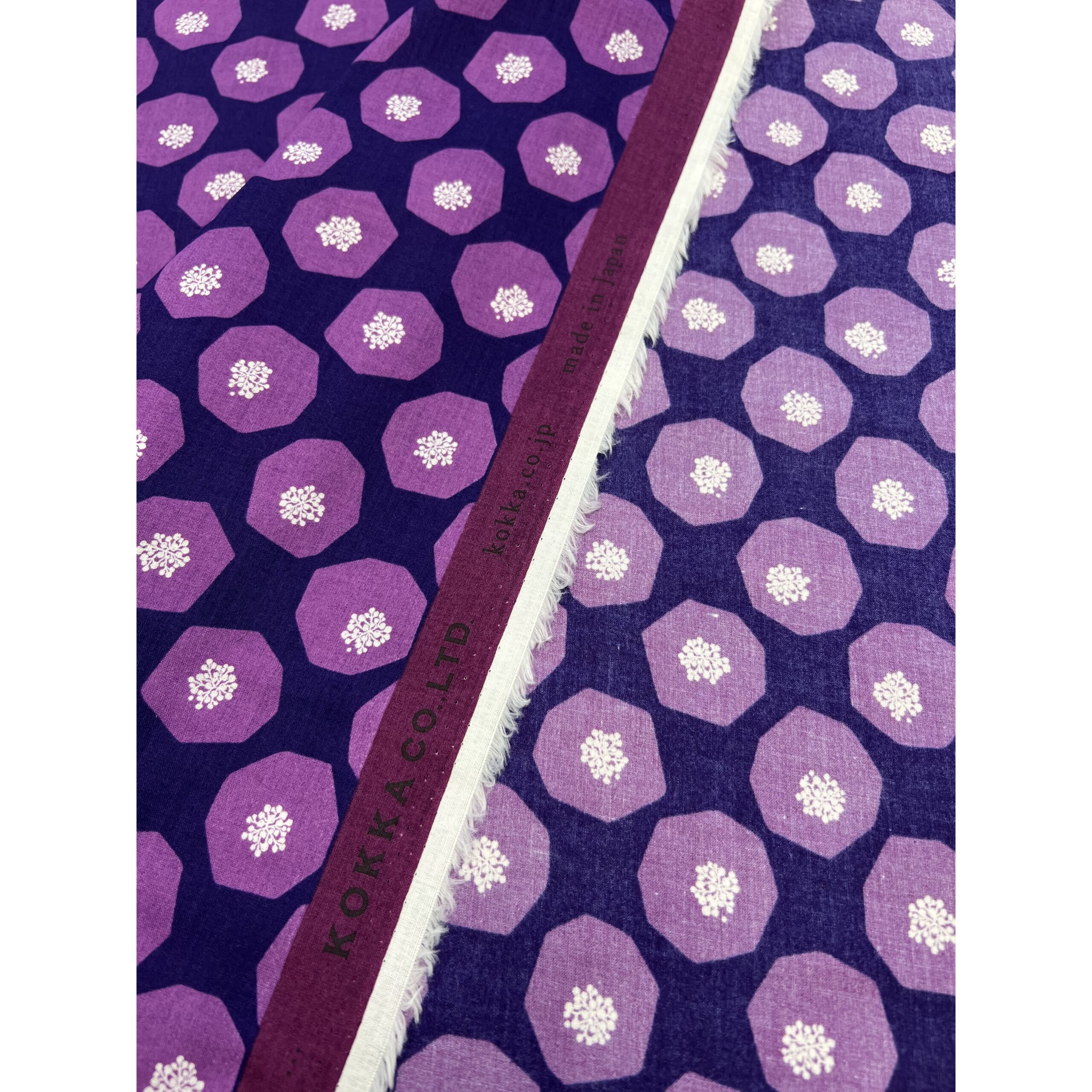 Mönstrat bomullstyg 110cm br. - KOKKA färg lila - Bild 5